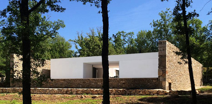 Une maison du lot toute en transparence et pierres naturelles